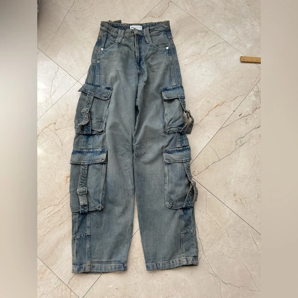 Zara Washed Gray Cargo Straight-Leg Jeans
BB2 - Picture 2 of 7